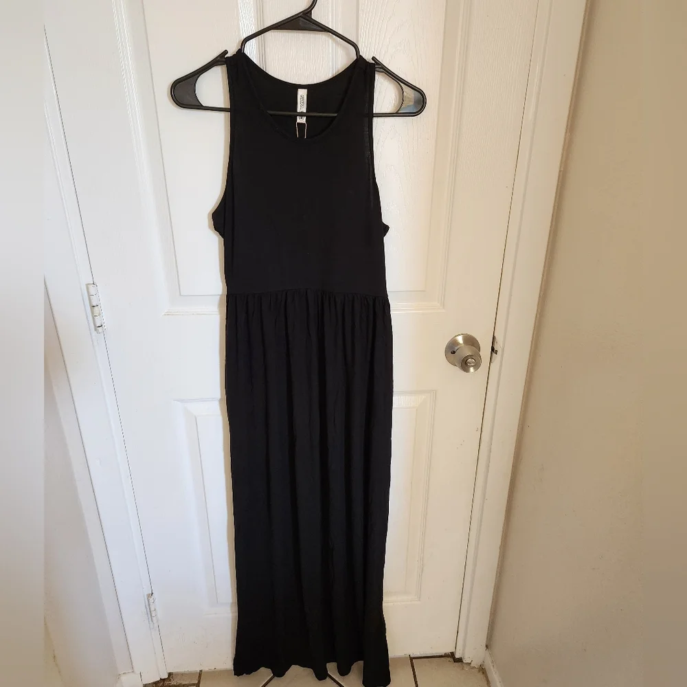 Black Maxi Dress with Pockets NWT πHP π - Picture 1 of 7